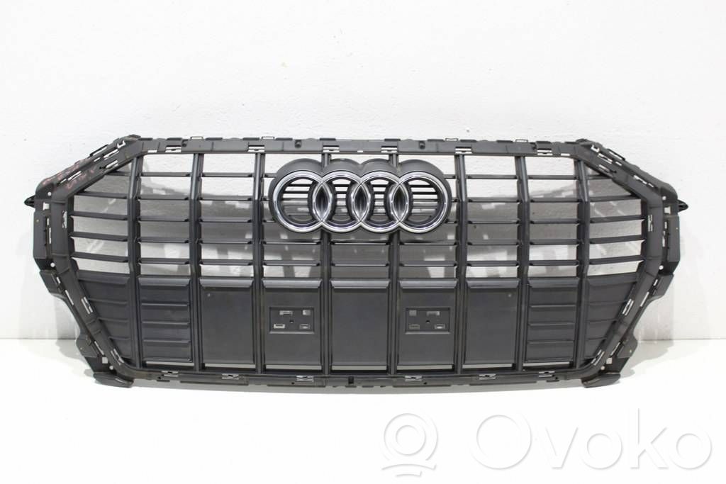 Audi Q3 F3 Etupuskurin ylempi jäähdytinsäleikkö 