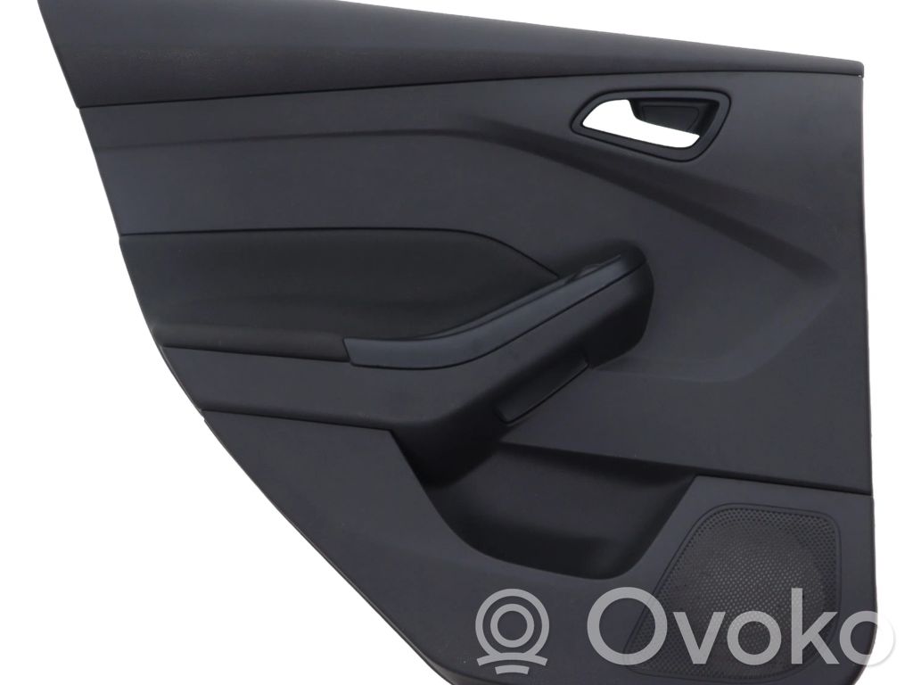 Ford Focus Takaoven verhoilu 