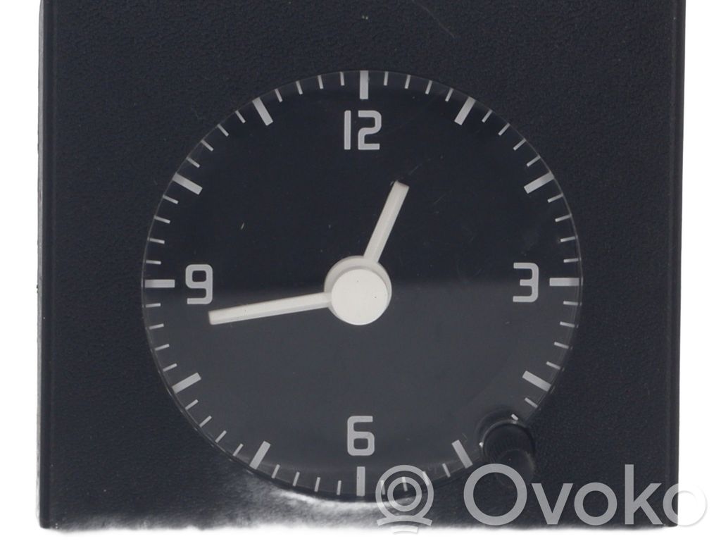 Clock   7700830614