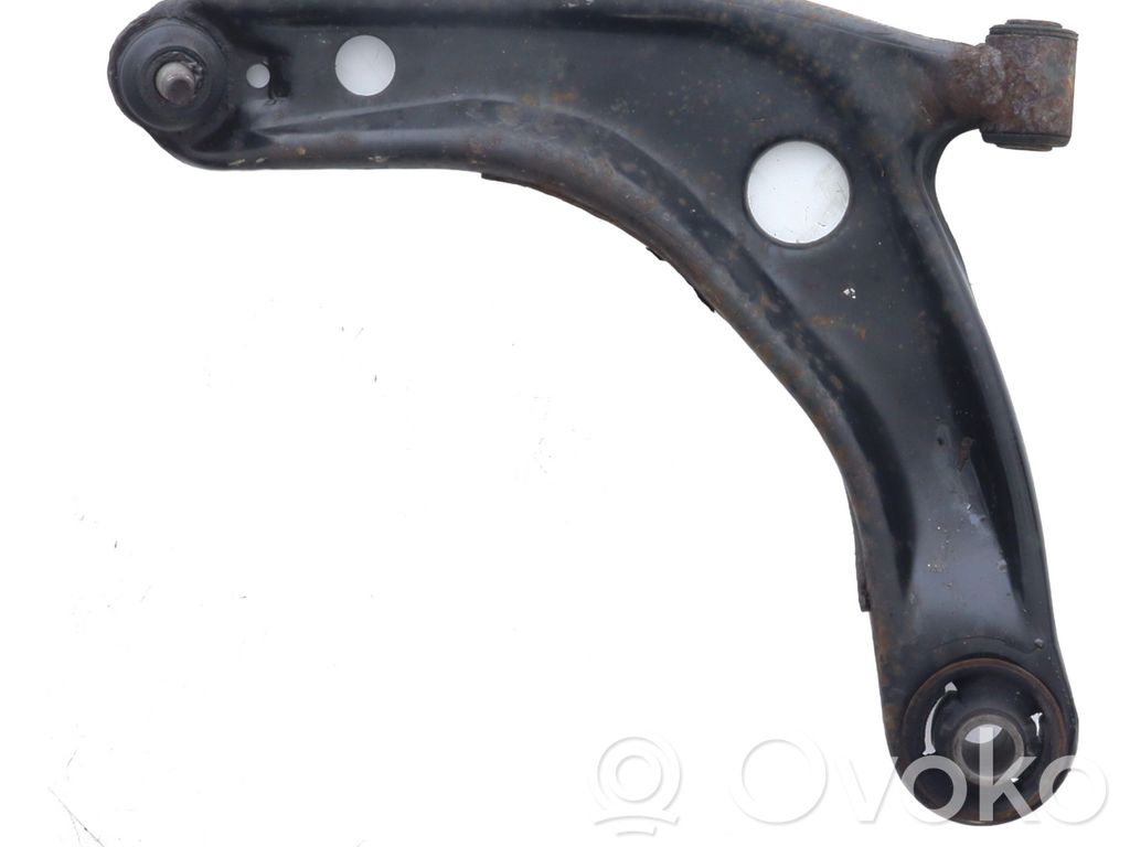 Toyota Yaris Dolny wahacz przedni 