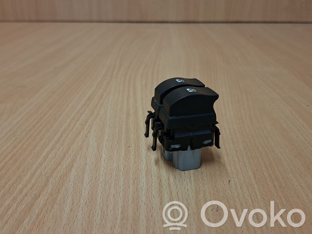Electric window control switch   8200015088D,015088D