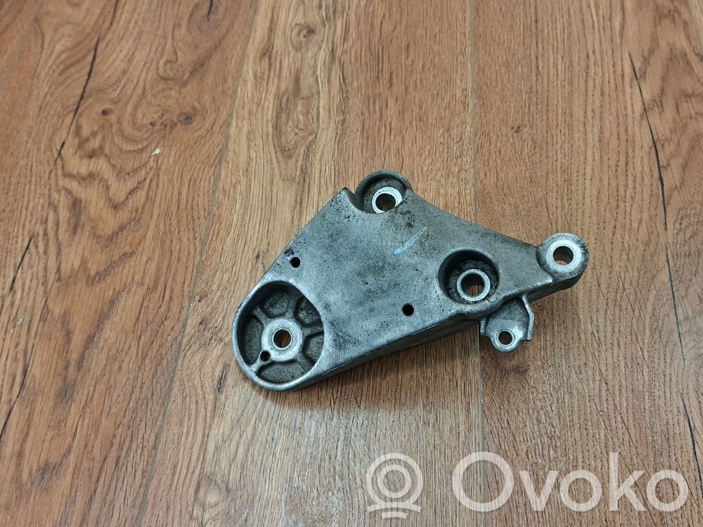 Engine mounting bracket   8200405211