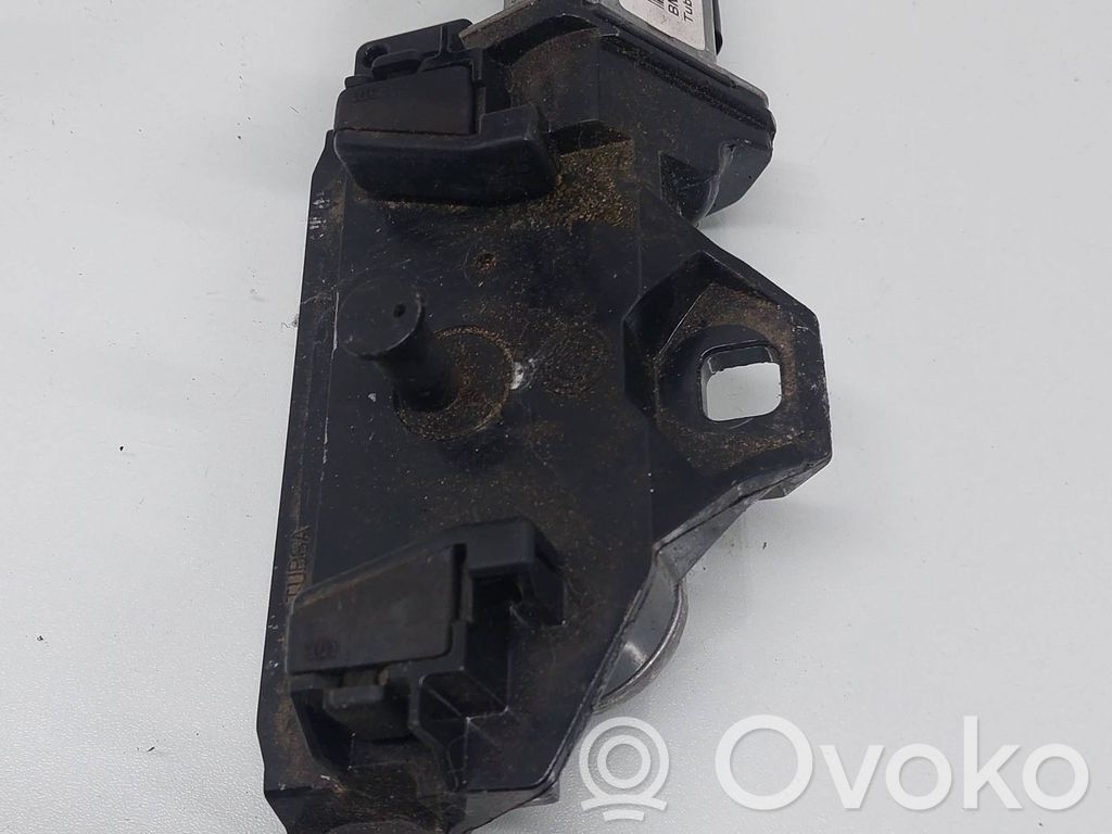 BMW 5 E60 E61 Aizmugurējā pārsega slēdzene 