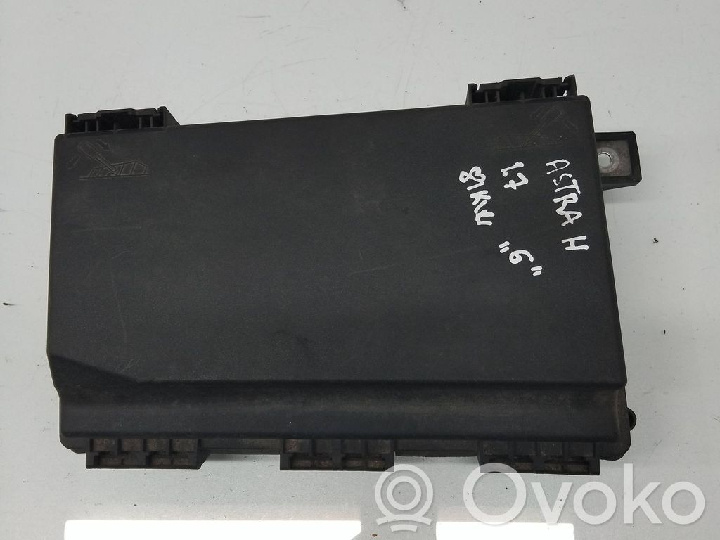 Opel Astra H Fuse module 