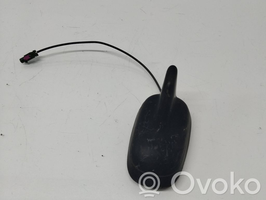 Volkswagen Jetta VI GPS-pystyantenni 