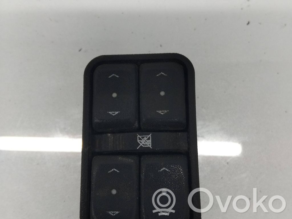 Opel Meriva A Electric window control switch 