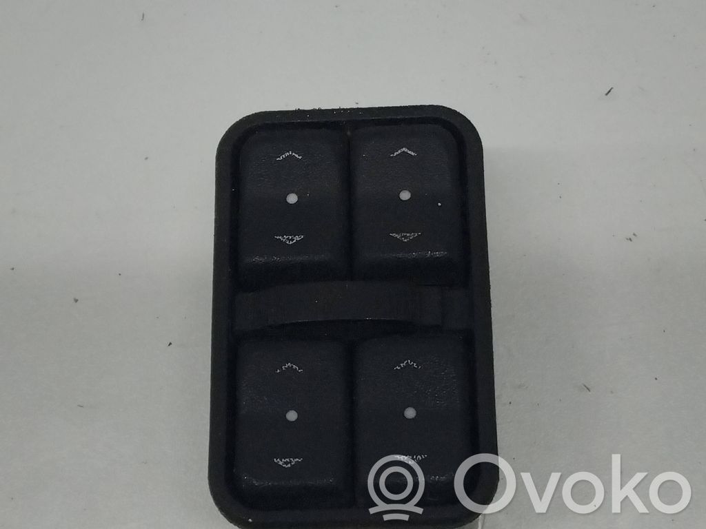Opel Zafira A Electric window control switch 