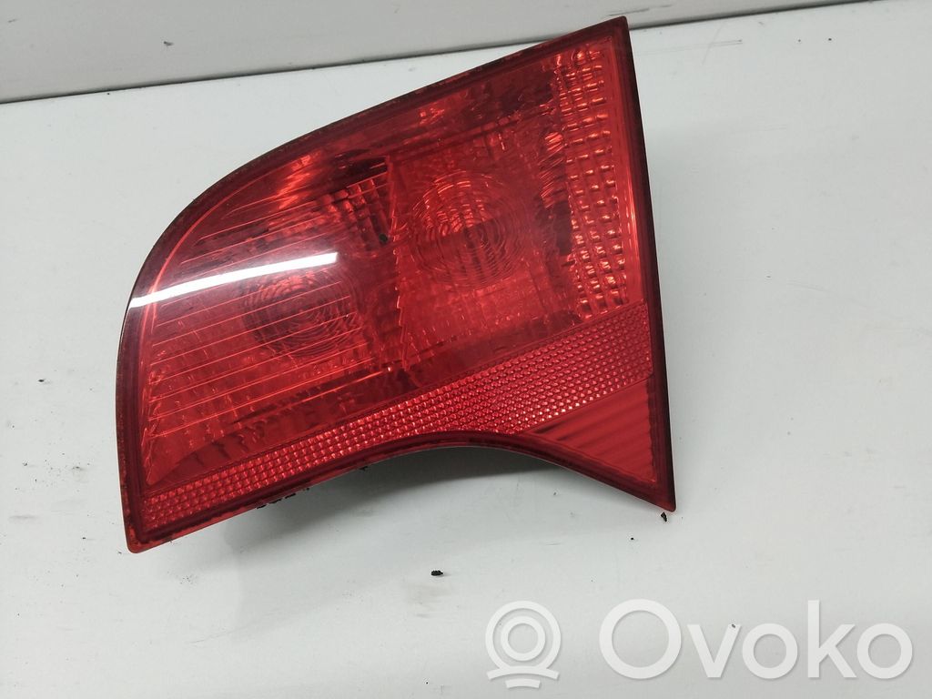 Audi A4 S4 B7 8E 8H Lampy tylnej klapy bagażnika 