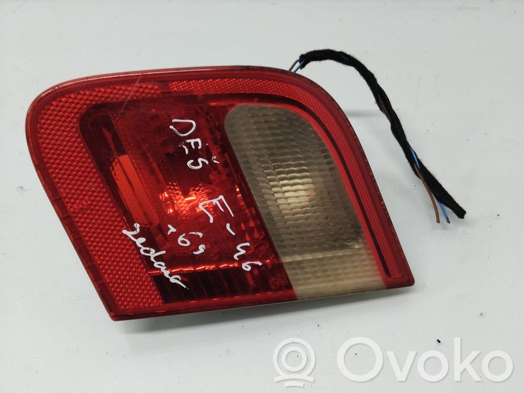 BMW 3 E46 Aizmugurējais lukturis pārsegā 