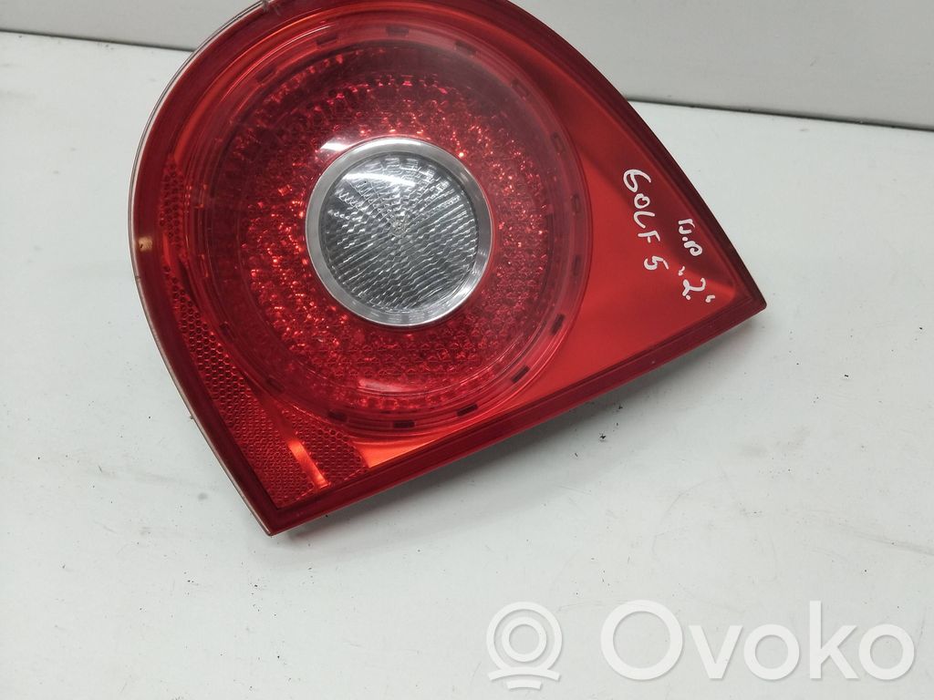 Volkswagen Golf V Lampy tylnej klapy bagażnika 