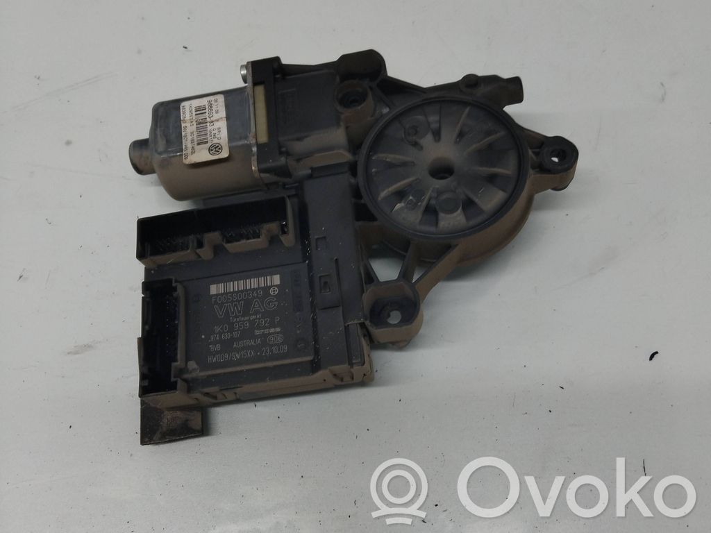 Volkswagen PASSAT B6 Silnik regulatora szyby drzwi przednich 