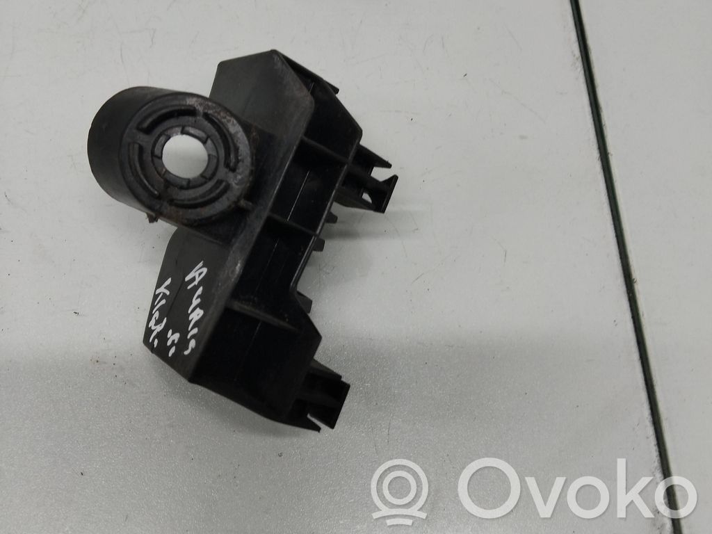 Toyota Auris E180 Uchwyt / Mocowanie zderzaka tylnego 