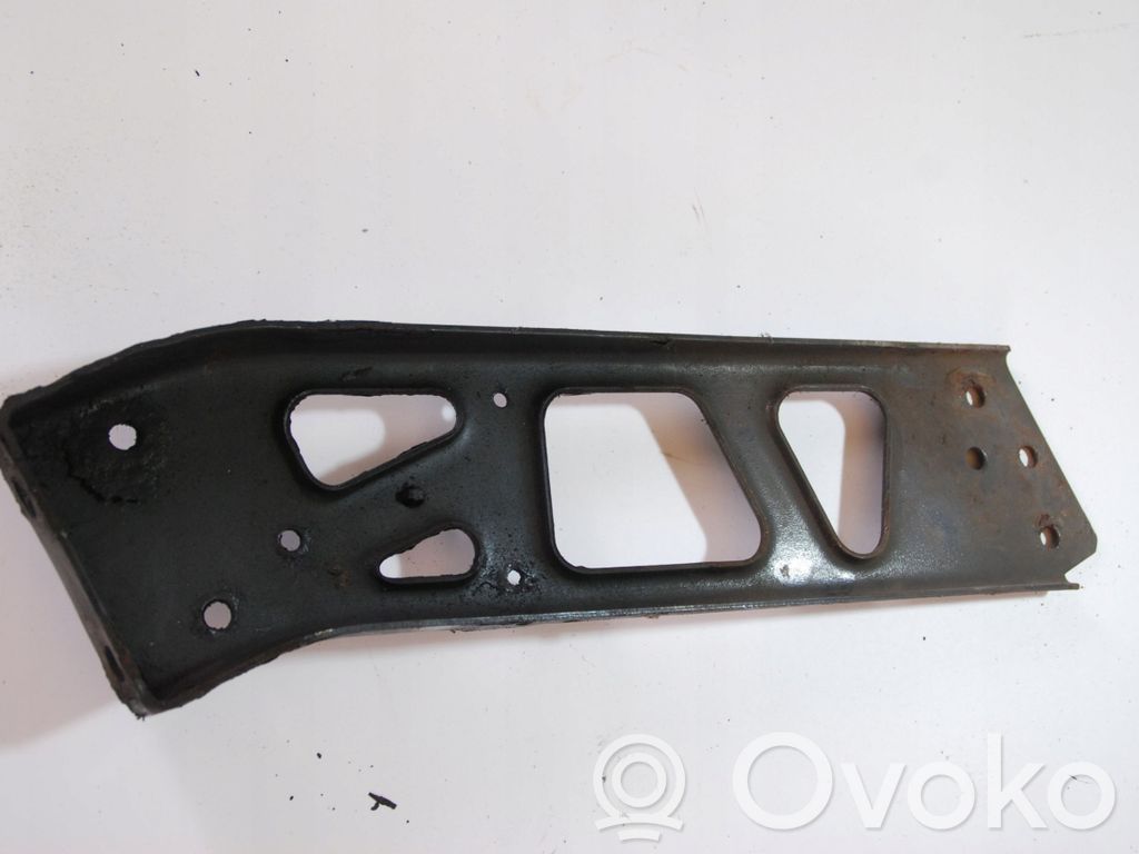Iveco Daily 4th gen Uchwyt / Mocowanie zderzaka przedniego 