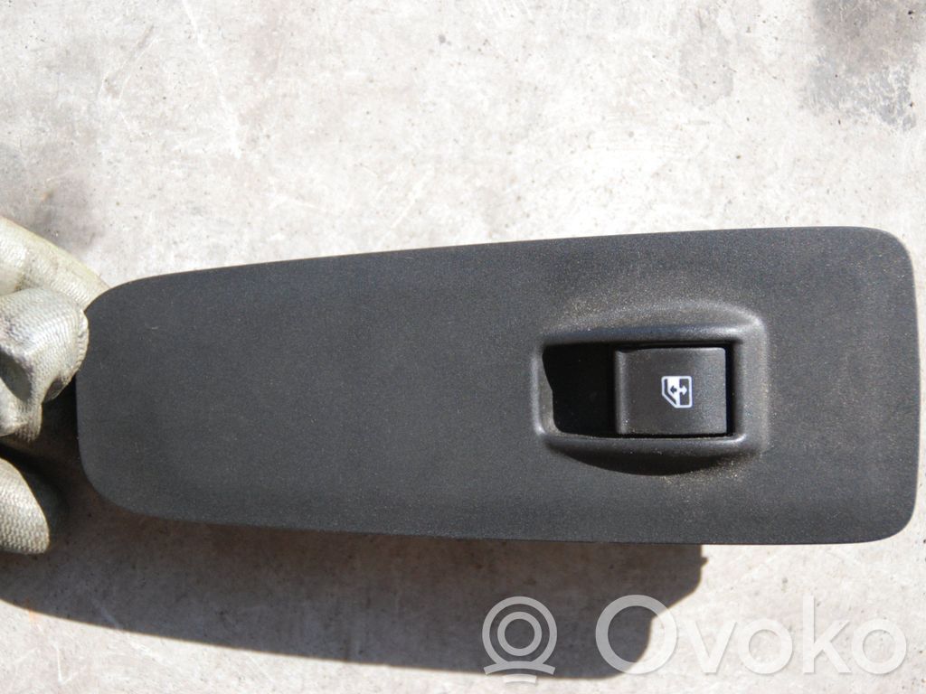 Tailgate/trunk/boot open switch   18OKM