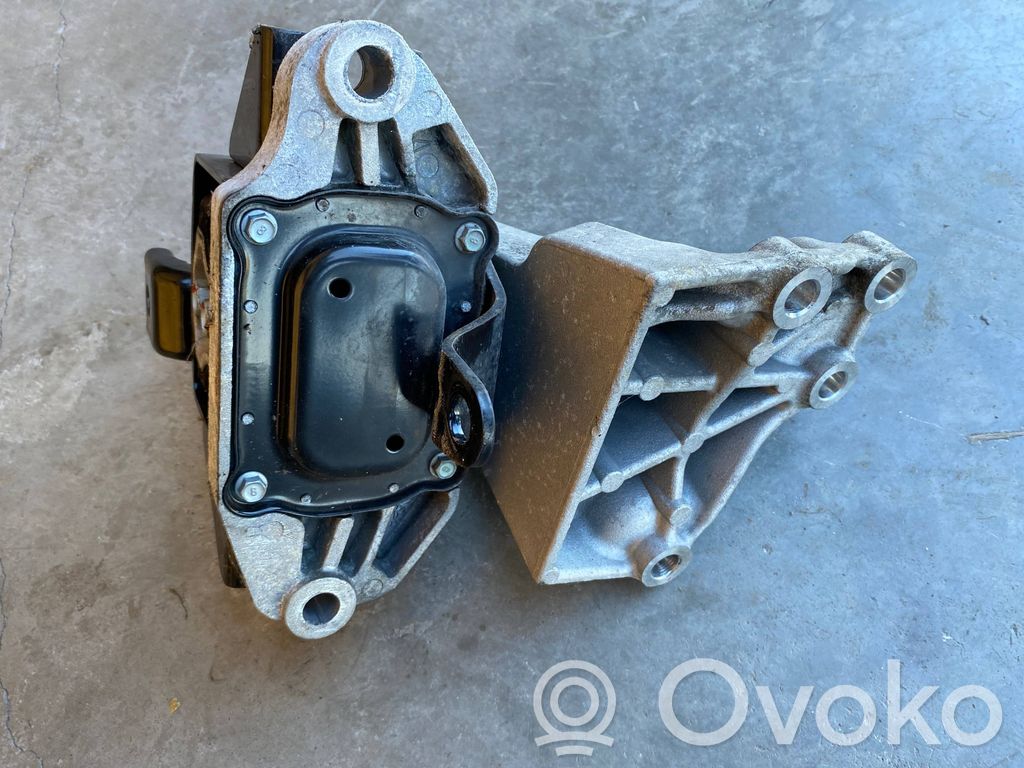Hyundai Tucson TL Engine mount bracket 