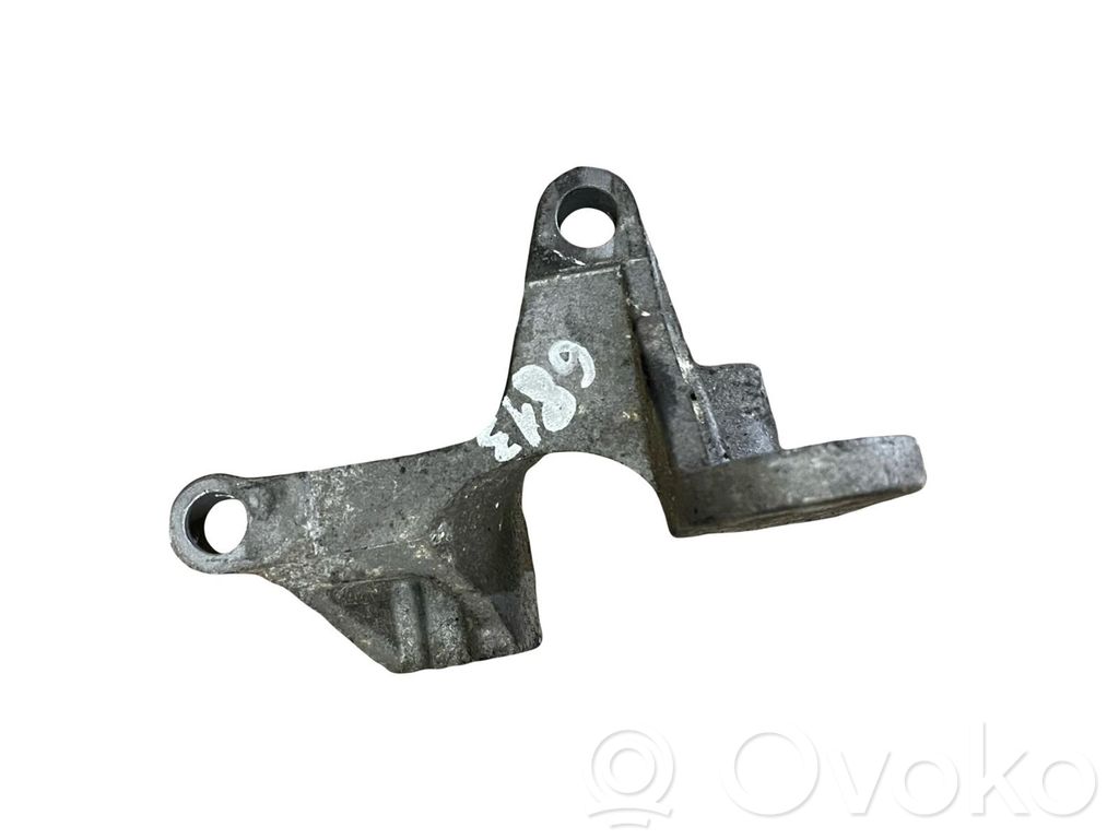Ford Focus Engine mounting bracket 
