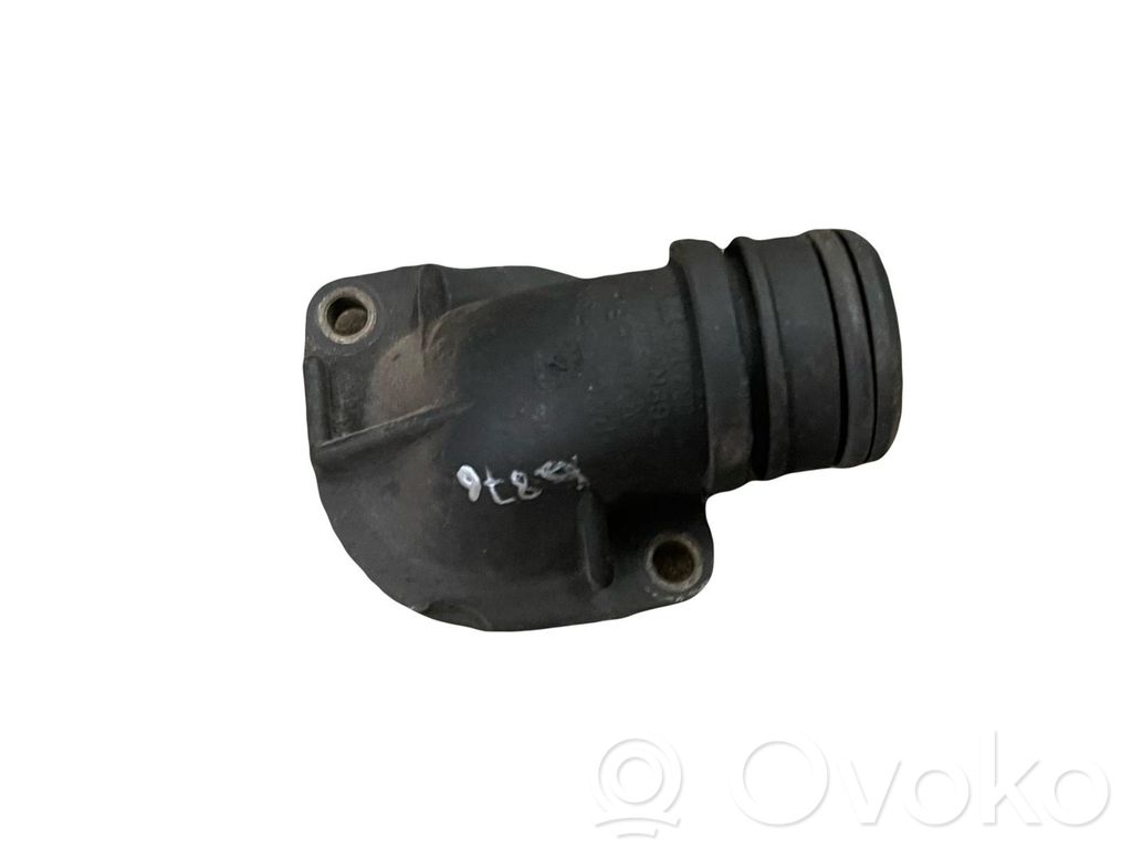 Volkswagen Golf III Moottorin vesijäähdytyksen putki/letku 