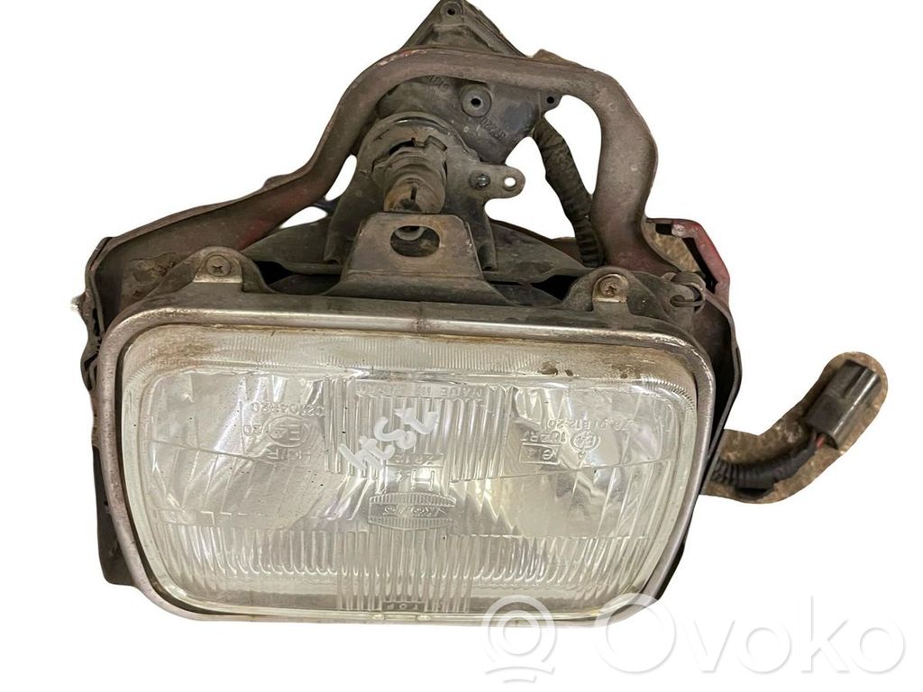 Mazda 323 F Phare frontale 