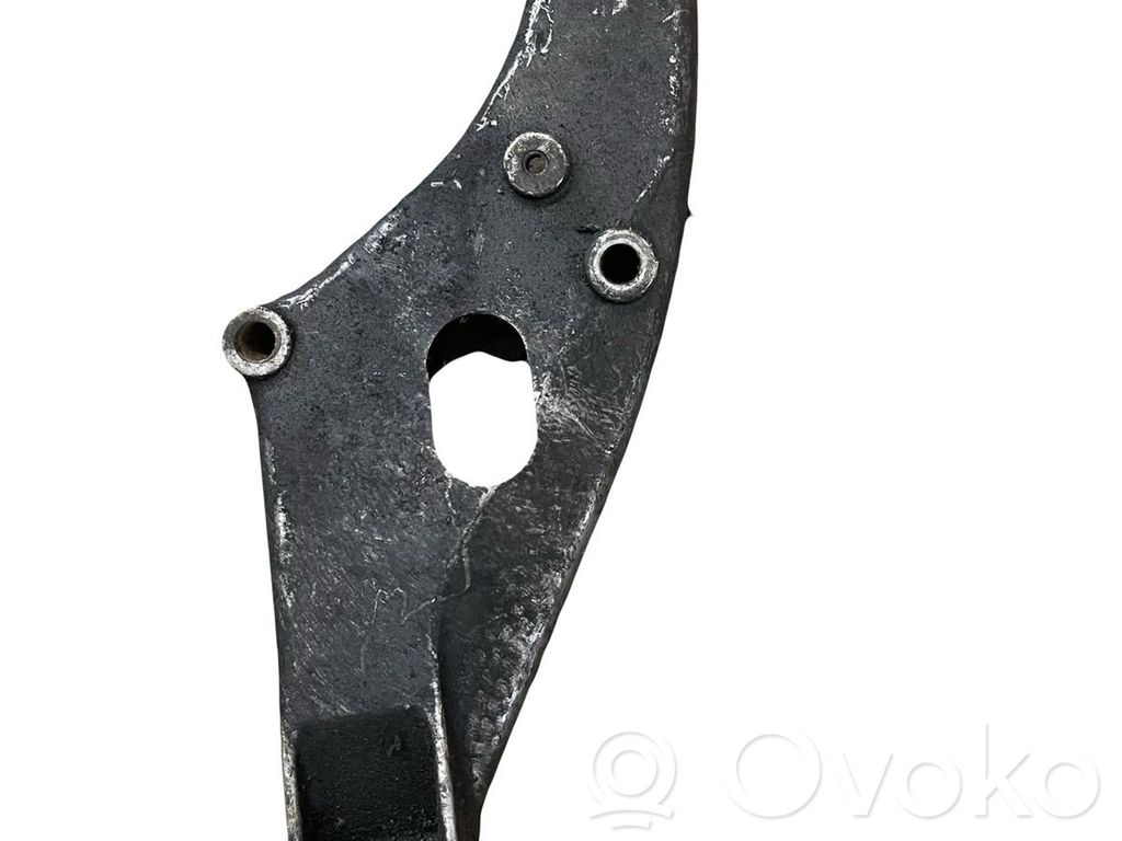 Engine mounting bracket   1139424