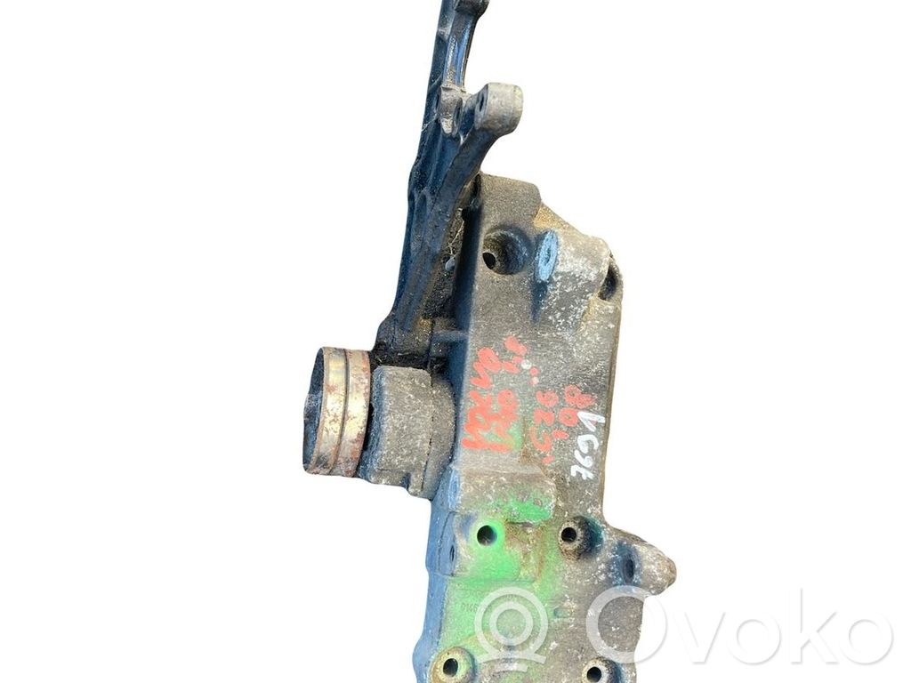 Volvo S40, V40 Engine mounting bracket 