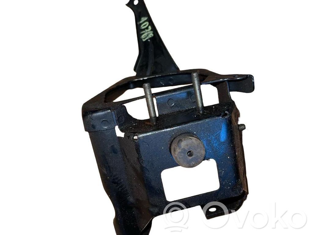BMW 3 E90 E91 Power steering pump mounting bracket 