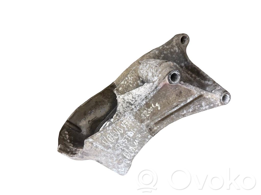 Volvo V70 Engine mounting bracket 