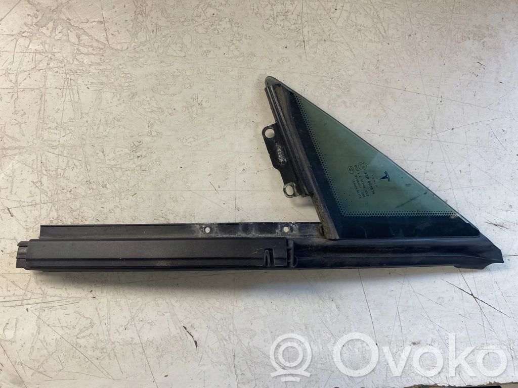 Front triangle window/glass   600664400J