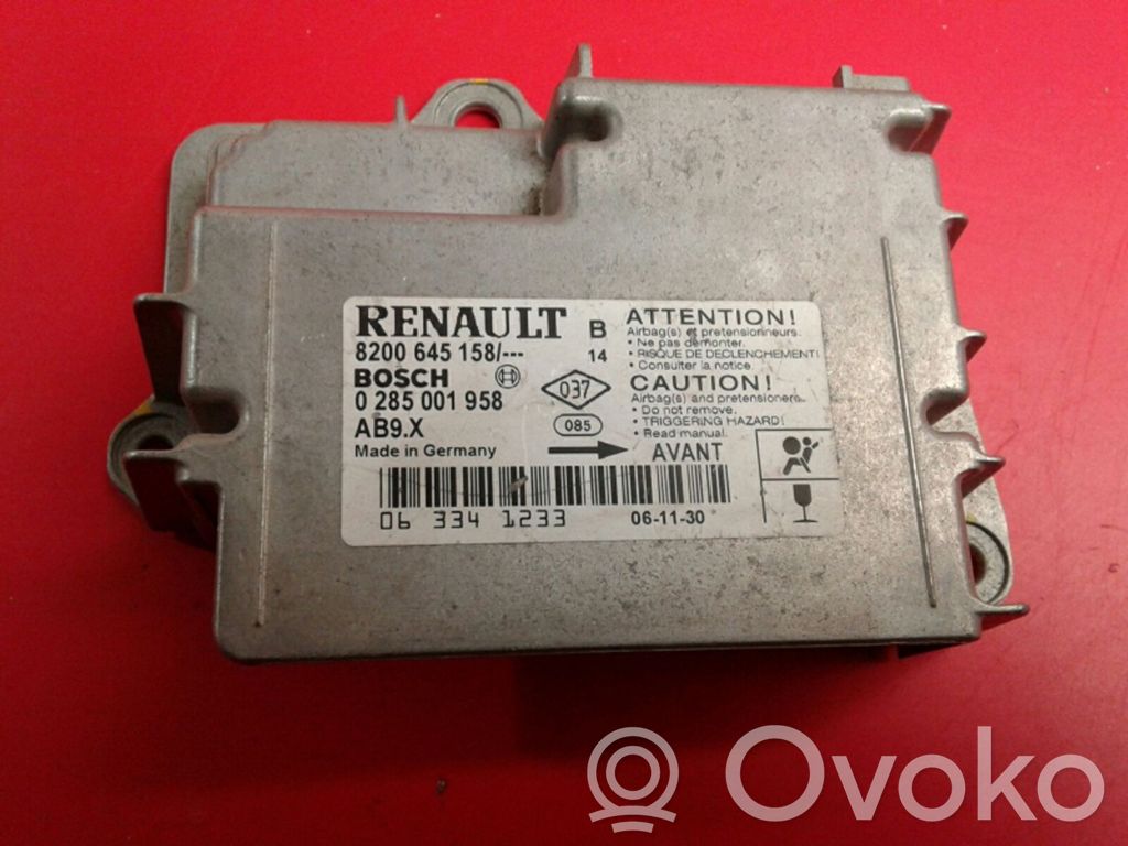 Renault Clio III Airbag control unit/module 