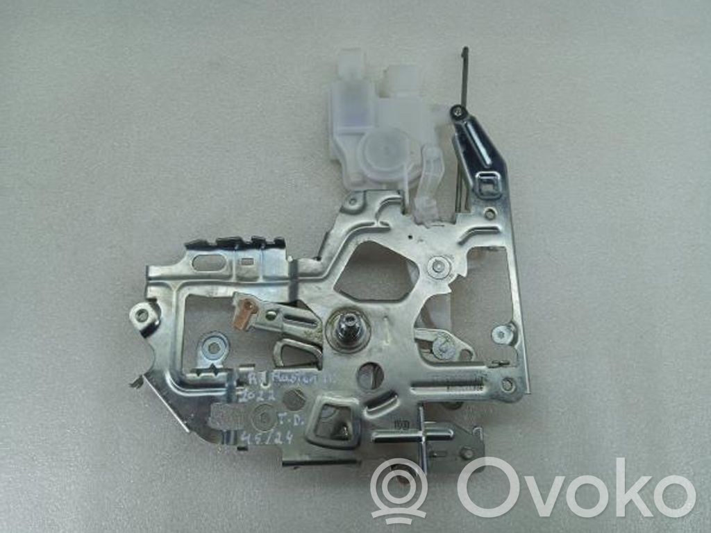 Renault Master III Rear door lock 