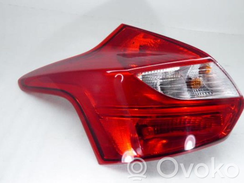 Ford Focus Aizmugurējais lukturis pārsegā 