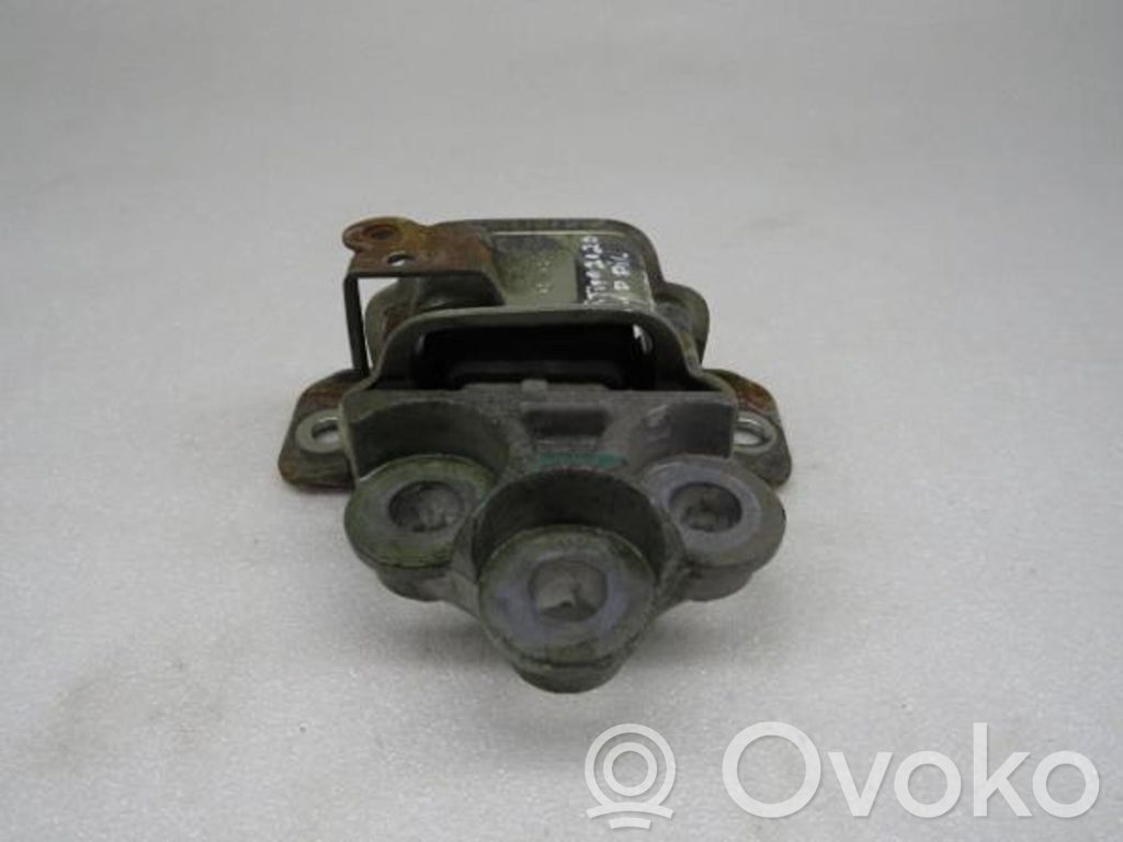 Engine mount bracket   52083500,51983877