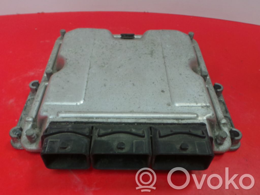 Unidad de control/módulo del motor   010,07,281,38291,482,8200121886,952,BOSCH,HOM8200126462