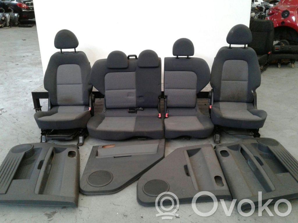 Mitsubishi Colt CZ3 Sēdekļu komplekts 
