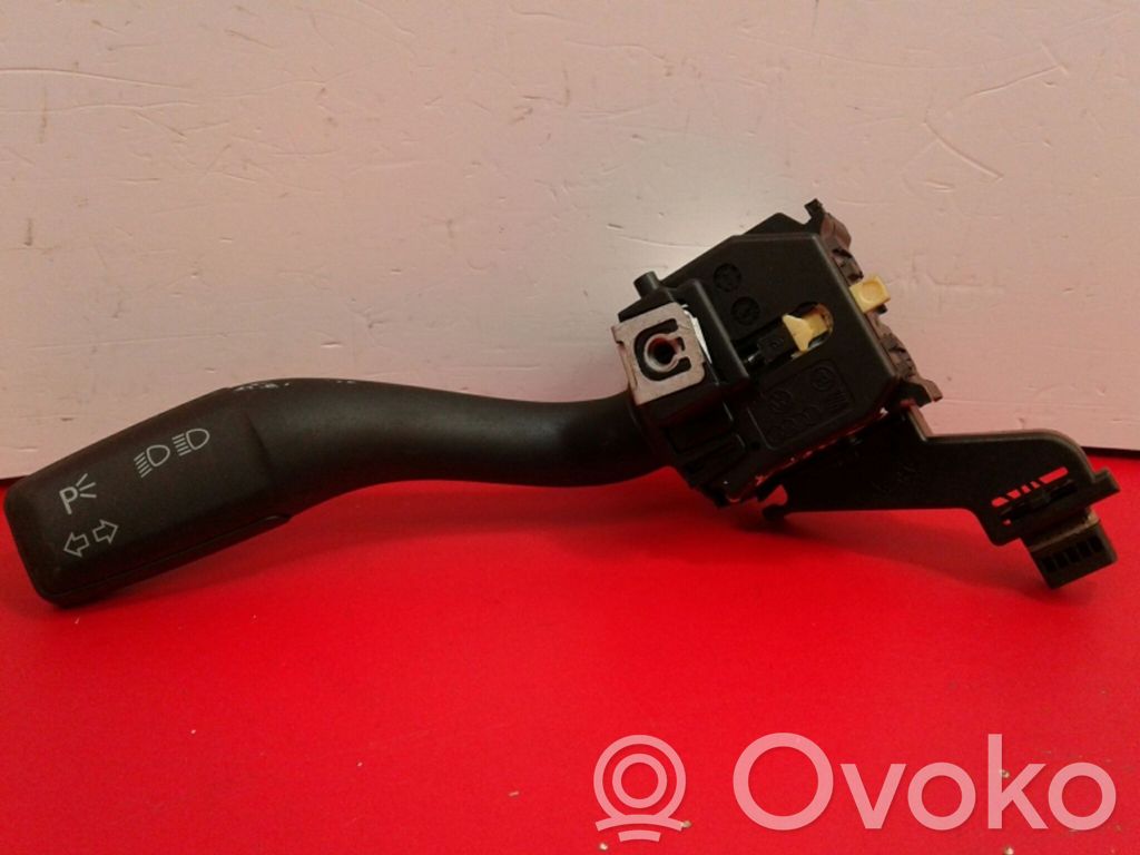Audi A3 S3 8P Включатель фонарей 