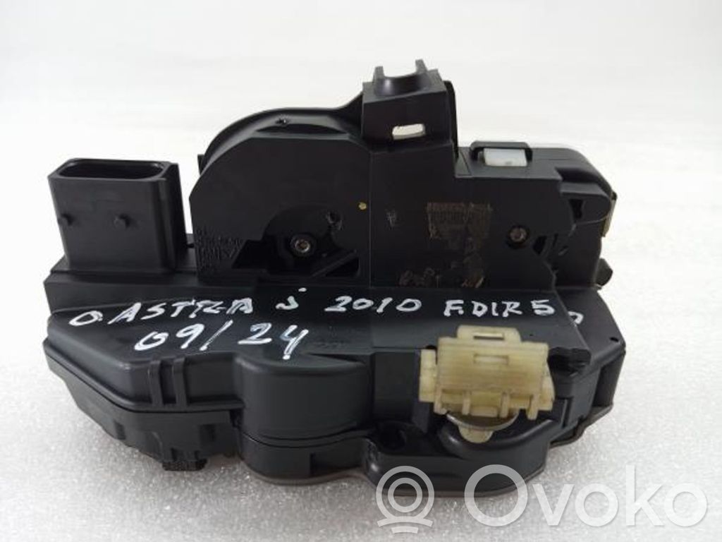 Opel Astra J Zamek drzwi przednich 