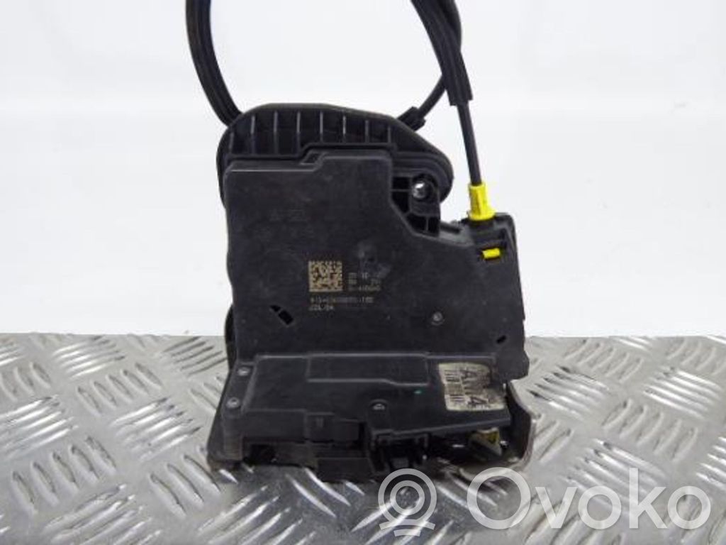 Priekšpusē slēdzene   C3039072,3035076G