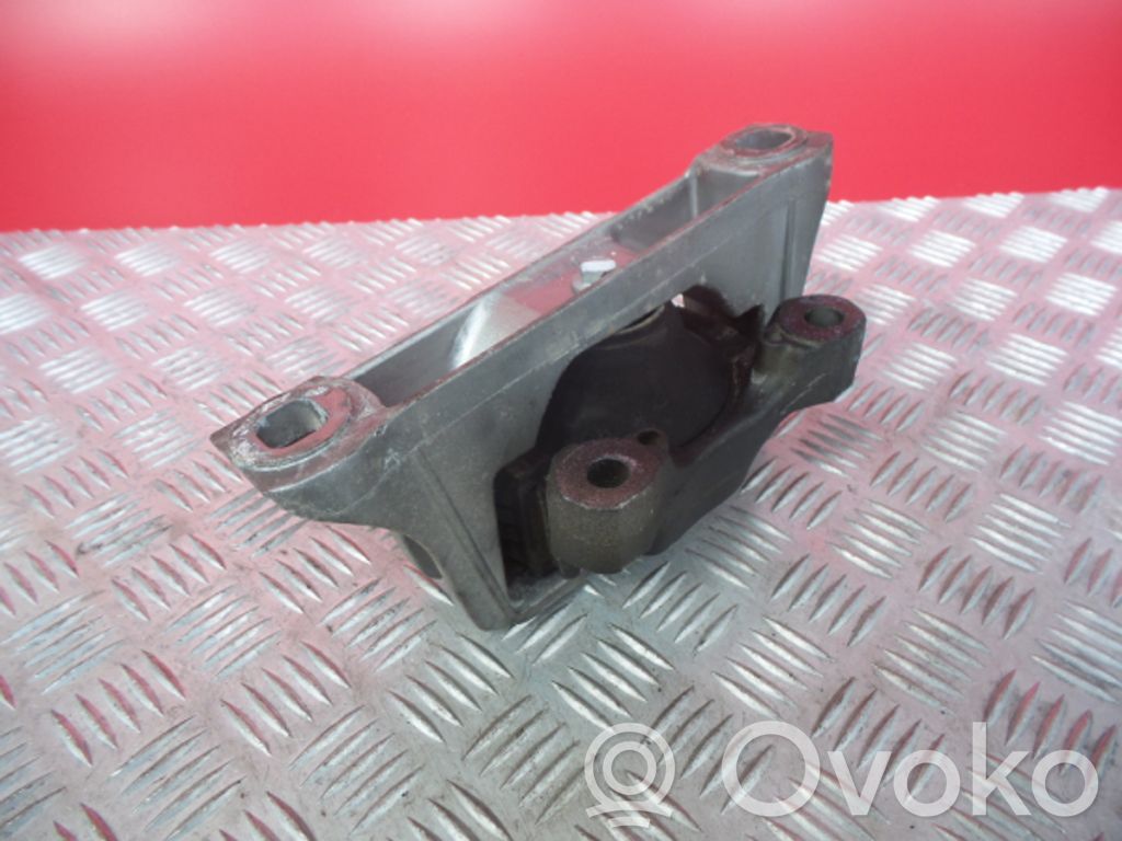Ford Focus Engine mount bracket 