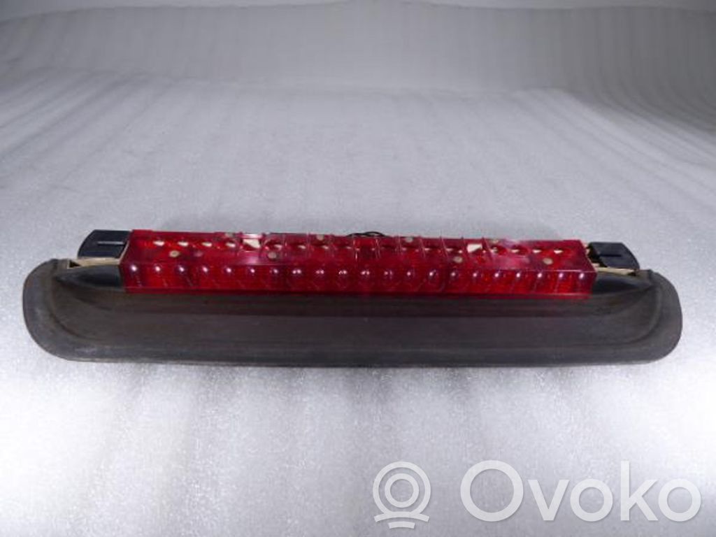 Luz de freno adicional/tercera   02574E1S3,021561E1S3,021871E1S3