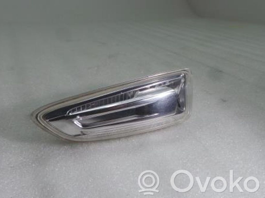Opel Astra J Etupuskurin suuntavilkku 