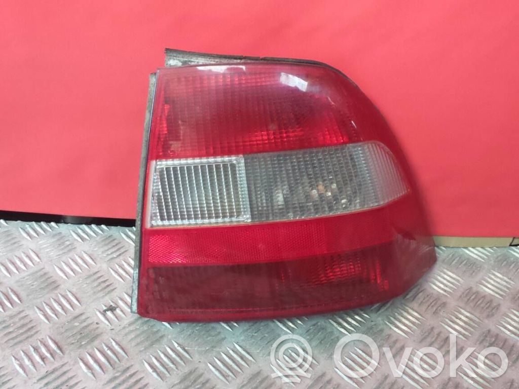 Opel Vectra B Задний фонарь в кузове 