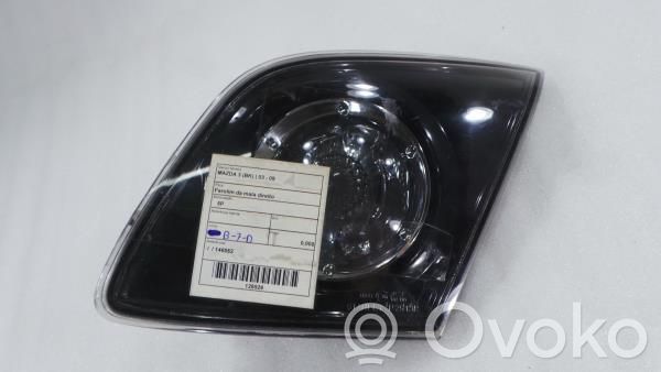 Mazda 3 I Aizmugurējais lukturis pārsegā 