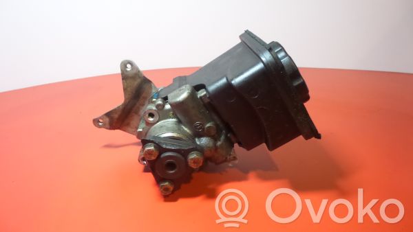 BMW 5 E39 Power steering pump 