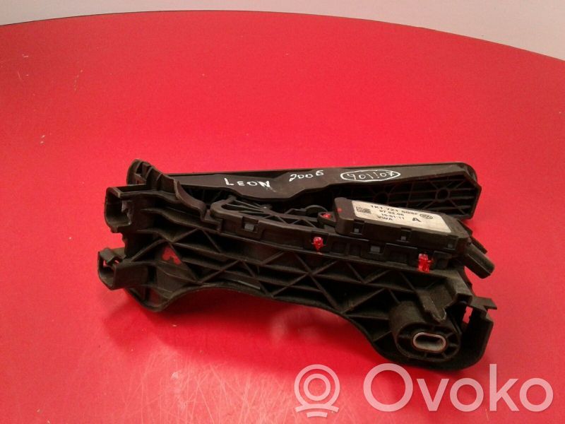Accelerator throttle pedal   1K1,07,503P,721,COMSUPOREPARTIDO