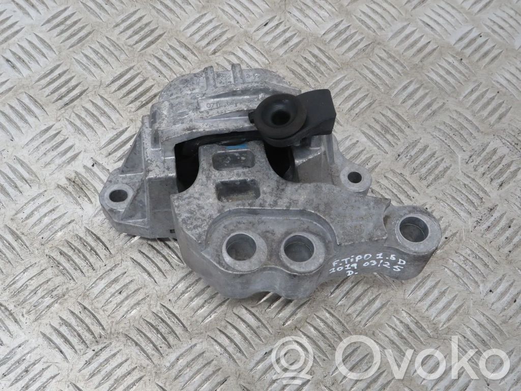 Engine mount bracket   00520407270
