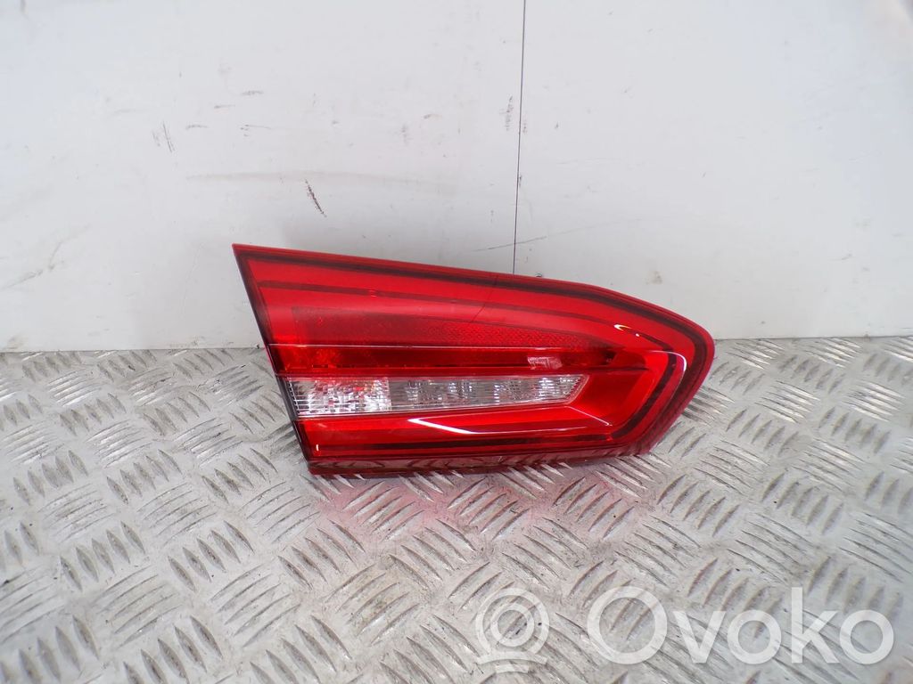 Ford Focus Aizmugurējais lukturis pārsegā 