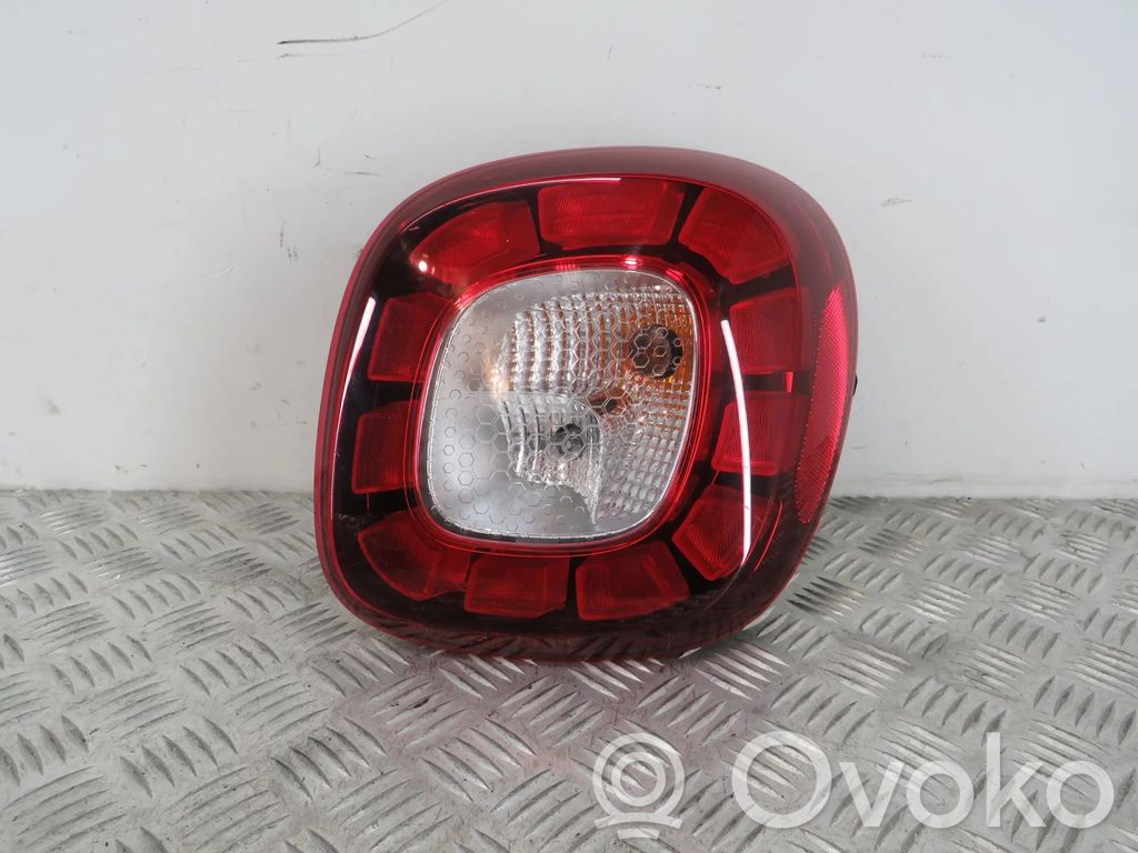 Rear/tail lights   265502003R