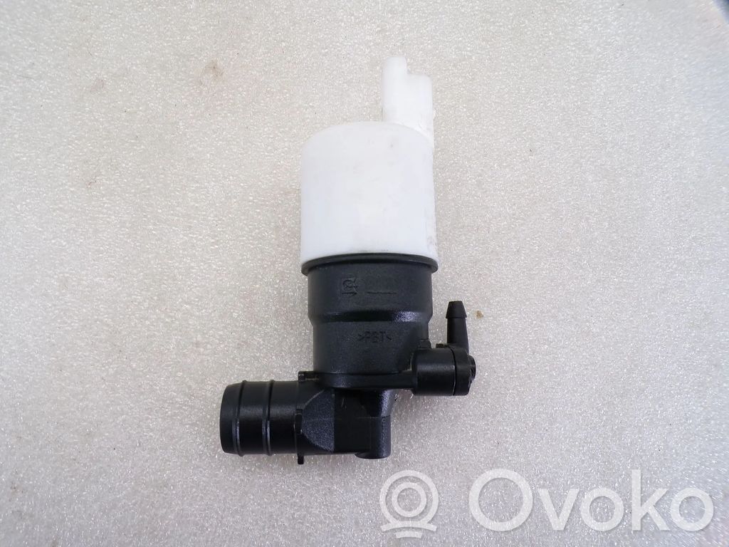 Windscreen/windshield washer pump   9632984980,0000000643476,04401904,04409867,04410723,09109904,093160099,093160294,1609688180,2749000QAB,2749000QAD,286203634R,286205987R,289200001R,2892000Q0G,289209317R,28920EB300,4158690021,4401904,4409867,4410723,6001545616,6001549443,643445,643471,643476,643497,6434A9,6434F5,7700428390,7700431079,8200031805,8200246091,853300H010,853300H020,9109904,93160099,93160294,9632984980,9641553880,9645163380,9801242180,9811794980,9820770480,A4158690021,A4158690500,B000642880,SU001A2644,SU001A4520,SU001B0523