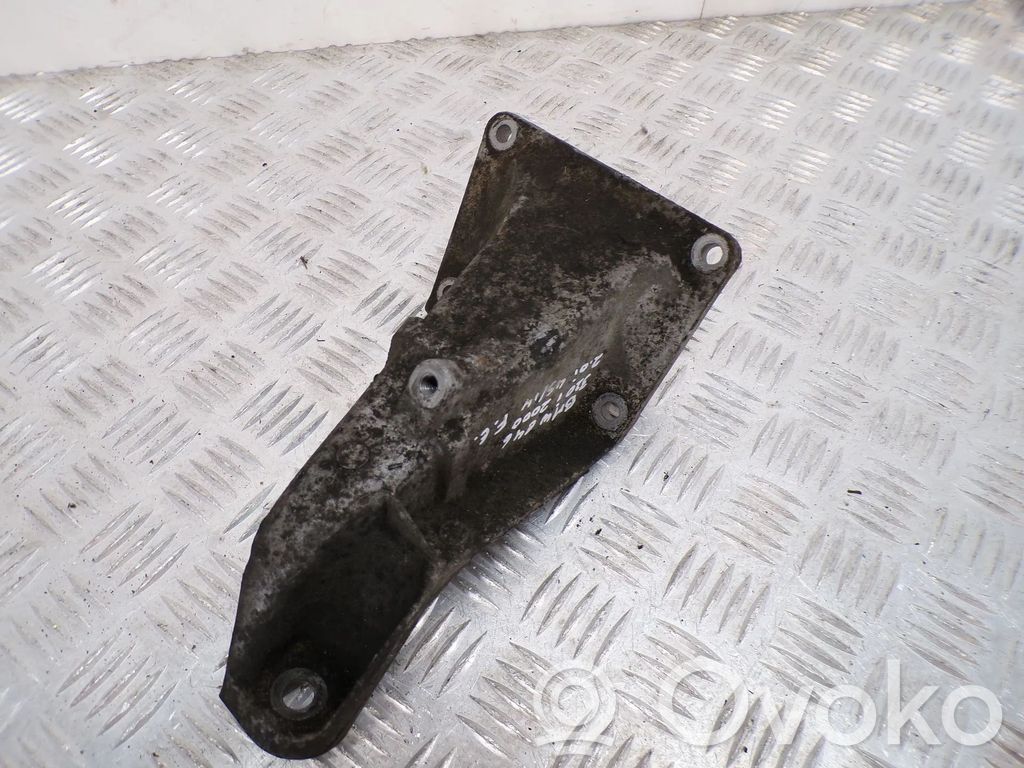 Soporte de montaje del motor