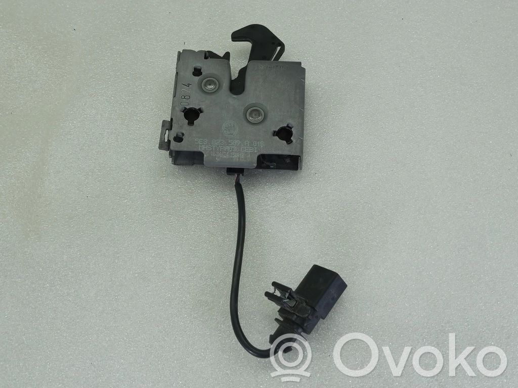 Skoda Octavia Mk4 Konepellin lukituksen salpahaka 
