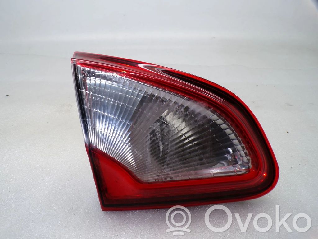 Nissan Qashqai+2 Luci posteriori del portellone del bagagliaio 